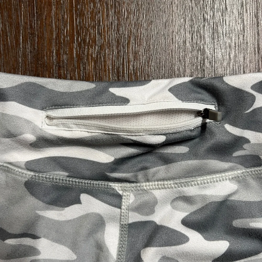 Eddie Bauer Girls Kids Camo Leggings Athletic Pants Size L 14 Pockets Zip Pocket